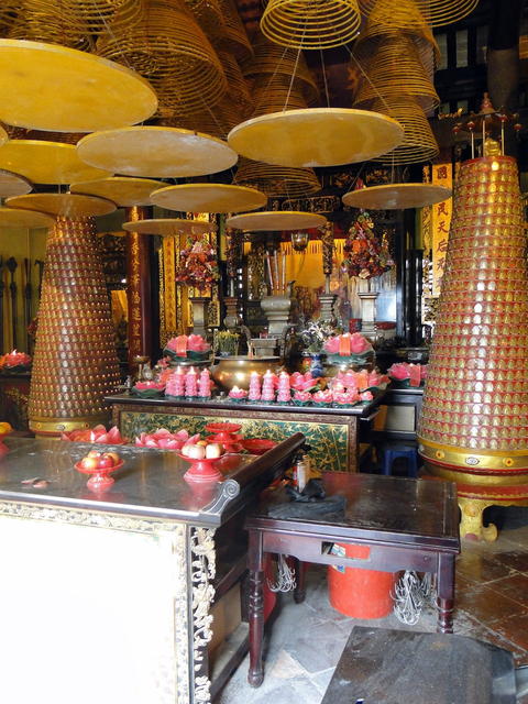 Macau - A-Ma Temple-4.JPG