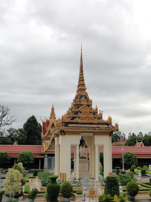 Royal Palace - Phnom Pehn (14).JPG