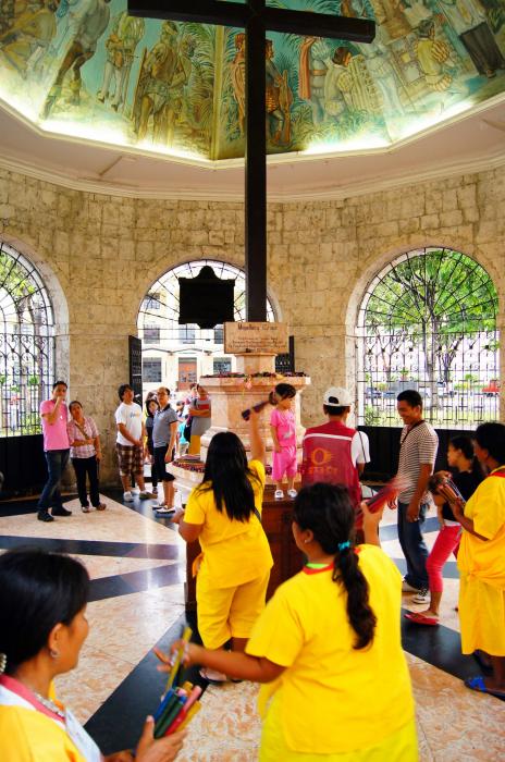 Magellan's Cross - Basilica of Santo Niño - Cebu-19.JPG
