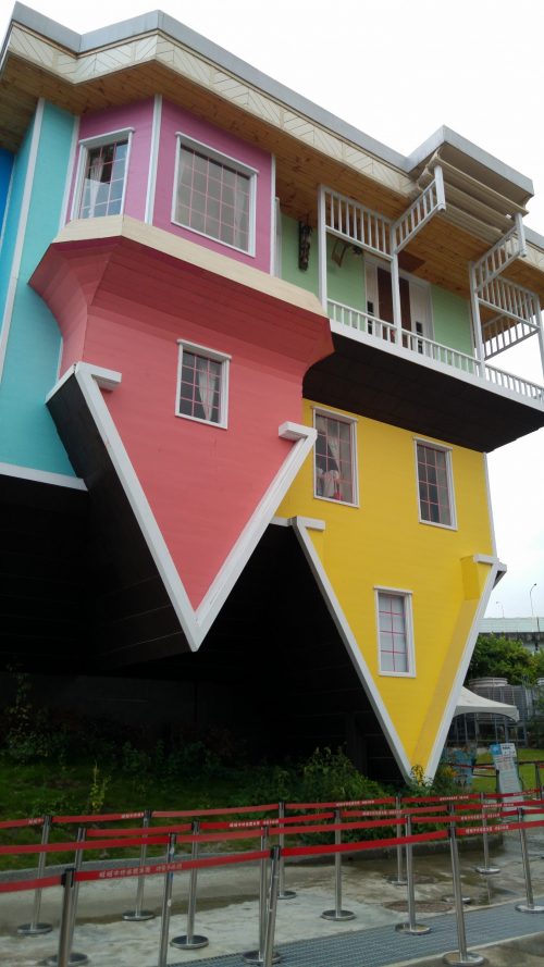 upside-down-house-huashan-1914-creative-park-taipei-1