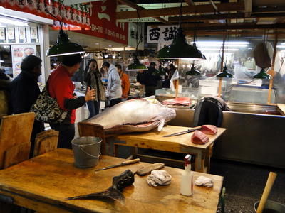 Tsukijishijo Fish Market (2).JPG