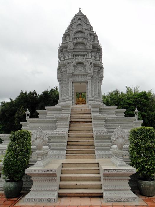 Royal Palace - Phnom Pehn (21).JPG