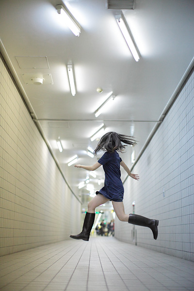 Natsumi Hayashi : Gorgeously Levitating Japanese Girl