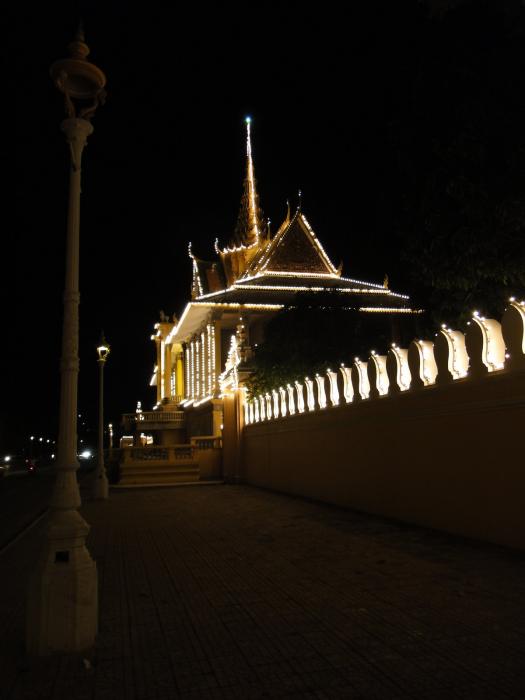 Phnom Pehn at night (7).JPG