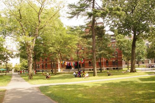 Harvard campus walk (30).JPG