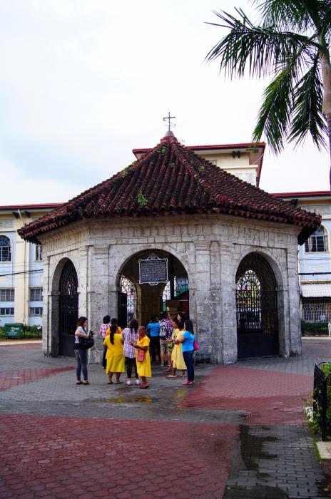 Magellan's Cross - Basilica of Santo Niño - Cebu-24.JPG