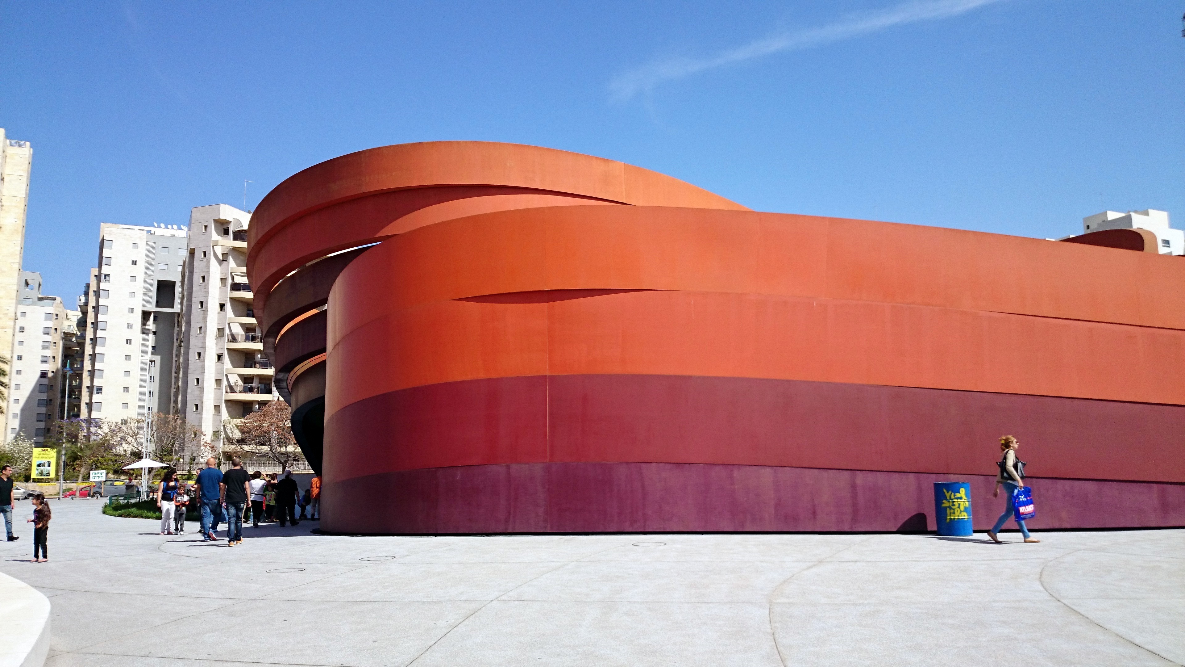 Holon Building The Holon Design Center & Musuem | Visions of Travel