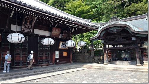 Temple path Nara Japan (16)
