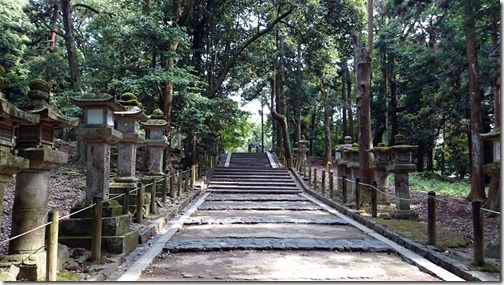 Temple path Nara Japan (20)