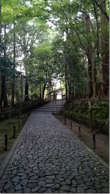 Temple path Nara Japan (4)