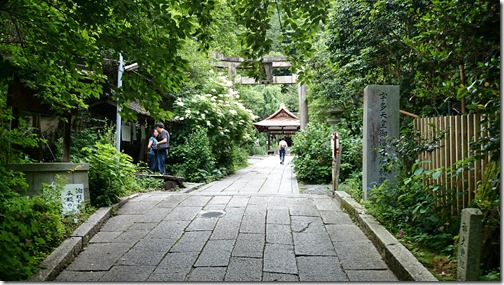 Ancient temple walk Kyoto Japan (12)