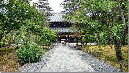 Ancient temple walk Kyoto Japan (1)