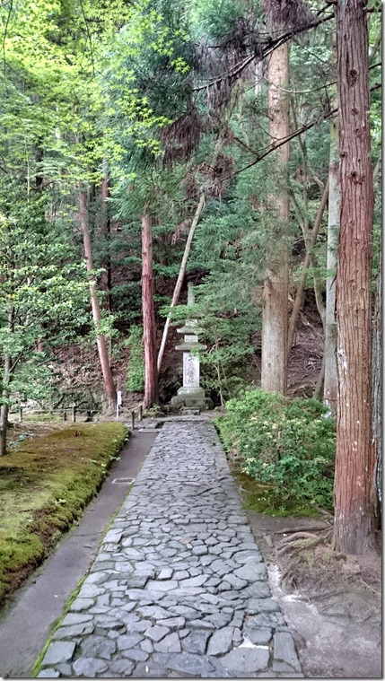 Ancient temple walk Kyoto Japan (20)