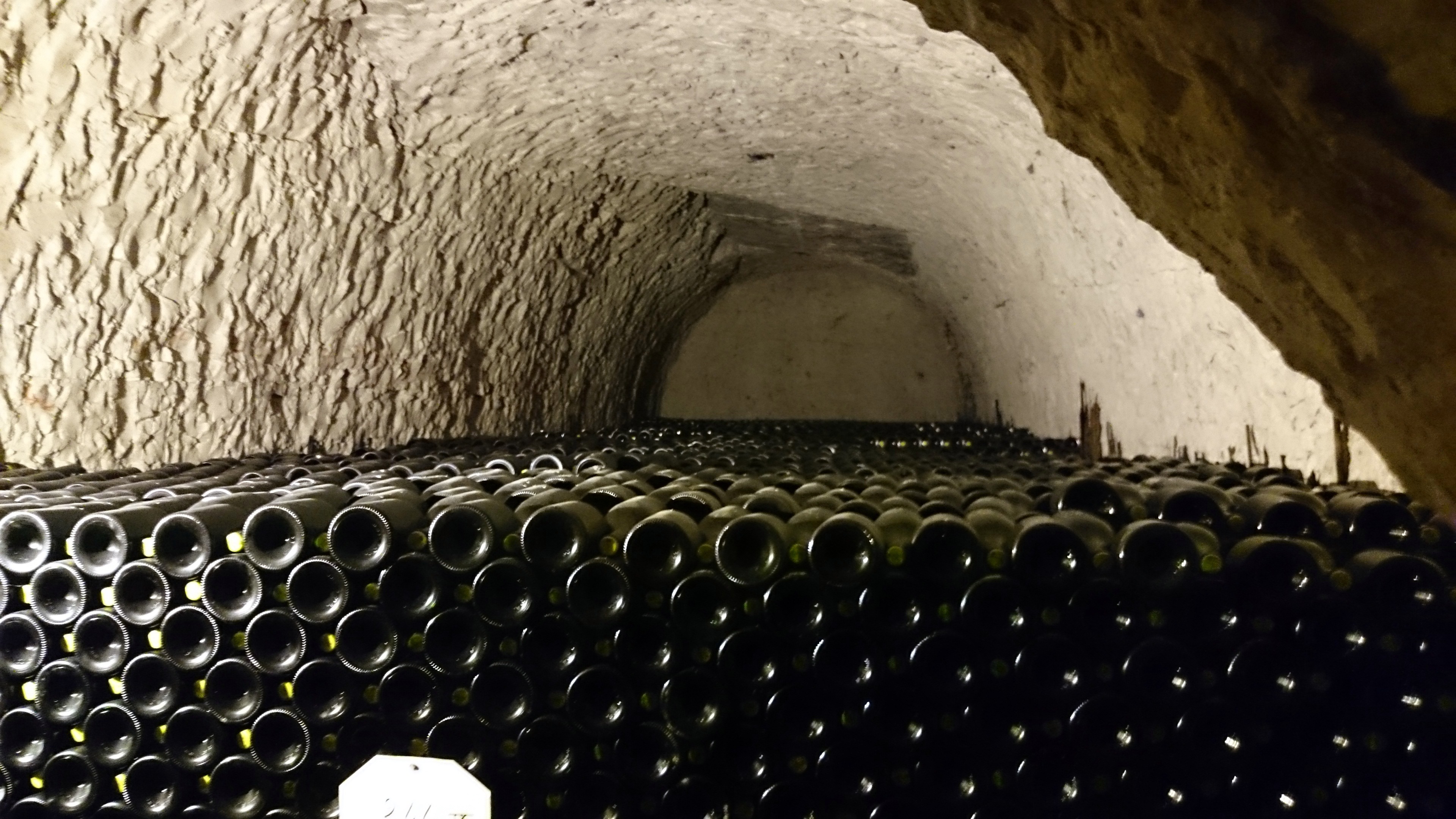 champagne cellar tours reims