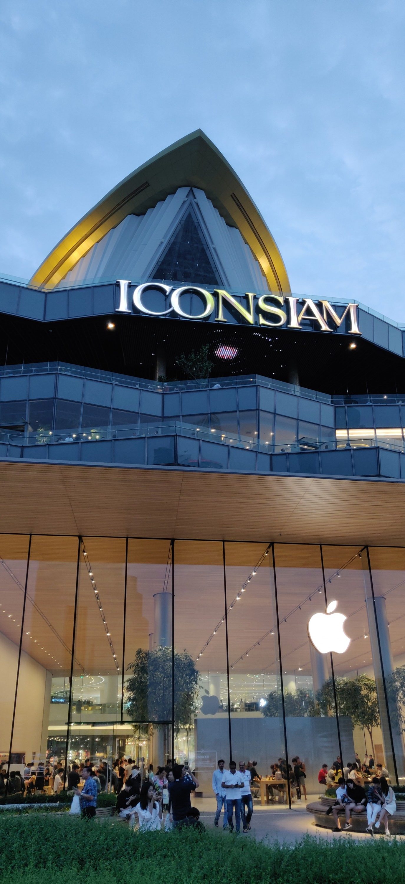 Iconsiam Shopping mall near the river